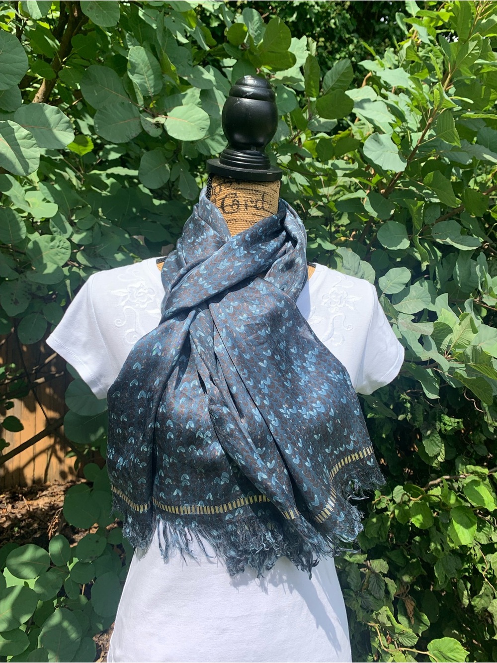 BANANA REPUBLIC ladies, 100% silk heart pattern, lightweight fringe scarf VVGUC+